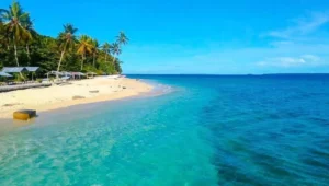 pantai-bosnik-di-biak-pesona-alam-yang-menawan-dan-tenang