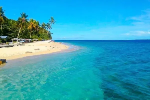 Pantai Bosnik di Biak: Pesona Alam yang Menawan dan Tenang
