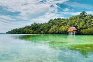 pantai-dhermi-keindahan-alam-dan-pasir-putih-yang-menawan