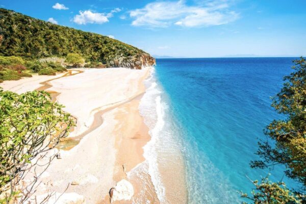 Pantai Gjipe: Keindahan Alam Tersembunyi di Pantai Albania