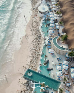 pantai-lazy-b-beach-club-destinasi-santai-di-pantai-indah