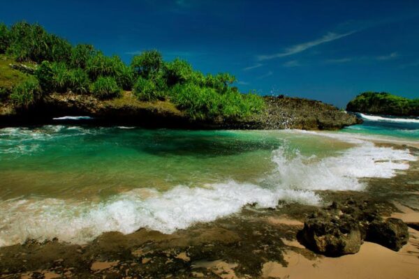 Pantai Monte Hermoso: Keindahan Alam dan Pantai yang Menawan