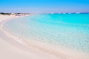 pantai-playa-de-ses-illetes-di-formentera-surga-pantai-yang-menawan