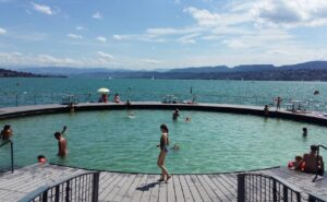 pantai-tiefenbrunnen-di-zurich-tempat-bersantai-yang-menawan