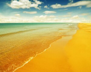 pantai-yantarny-keindahan-pasir-kuning-di-pantai-baltik