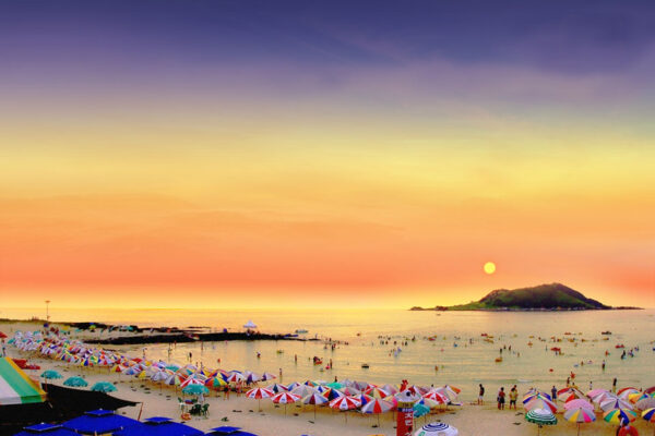 Keindahan Pantai Hyeopjae di Pulau Jeju yang Menawan