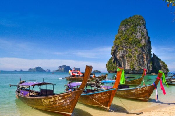Keindahan Pantai Karon di Pulau Phuket yang Menawan