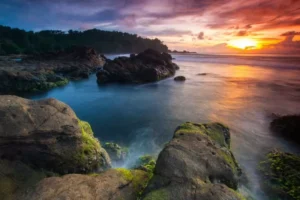keindahan-pantai-wediombo-surga-tersembunyi-di-gunungkidul