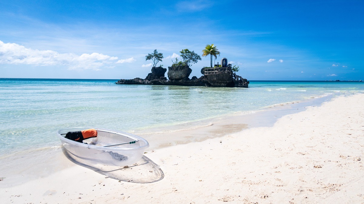 keindahan-pantai-white-beach-di-boracay-yang-menawan
