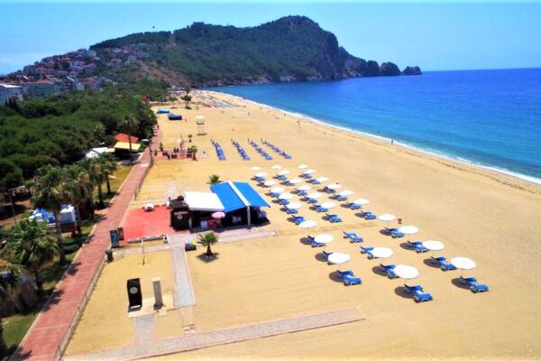 Pantai Cleopatra di Alanya: Pesona Alam dan Keindahan Alam Turki