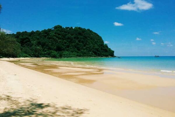 Pantai Lazy Beach di Koh Rong Samloem: Surga Tersembunyi di Cambodia