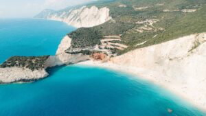 pantai-livadia-keindahan-alam-dan-pesona-pantai-di-lefkada