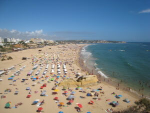 pantai-praia-da-rocha-surga-pantai-di-algarve-portugal