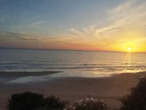 pantai-taghazout-pantai-indah-dan-pesona-alam-di-maroko