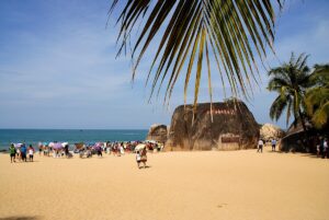 pantai-tianya-haijiao-di-hainan-keindahan-alam-dan-budaya