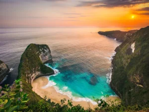 keindahan-alam-pantai-kelingking-di-pulau-nusa-penida