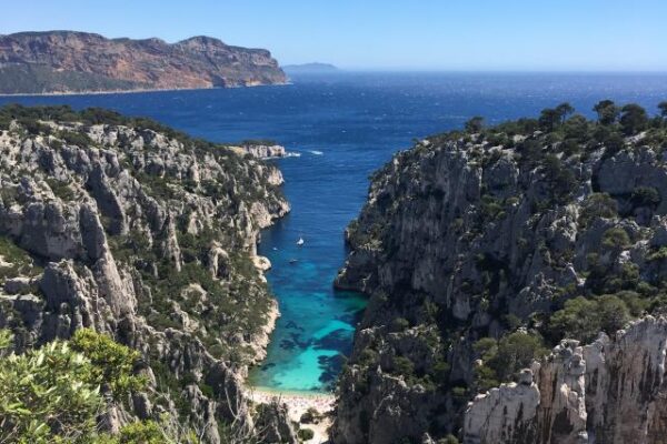 Keindahan Pantai Calanque d’En-Vau di Marseille