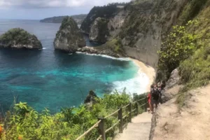 keindahan-pantai-di-boven-surga-tersembunyi-di-pulau-bali