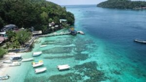 keindahan-pantai-iboih-surga-tersembunyi-di-pulau-weh