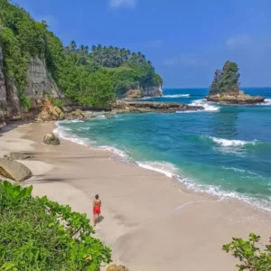 keindahan-pantai-ujung-genteng-surga-tersembunyi-di-sukabumi