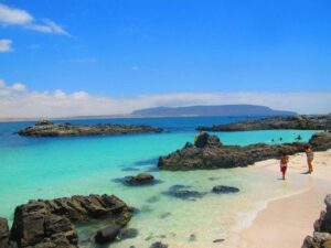 pantai-bahia-inglesa-pesona-alam-dan-keindahan-lautnya