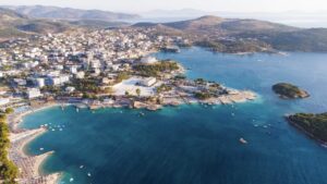 pantai-dhermi-keindahan-alam-dan-pasir-putih-yang-menawan