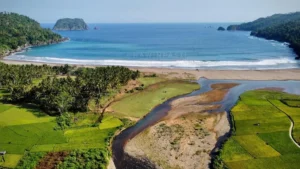 pantai-eleko-keindahan-alam-dan-pesona-alam-terpencil