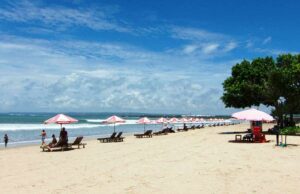 pantai-kuta-bali-pesona-pantai-eksotis-dan-suasana-ramai
