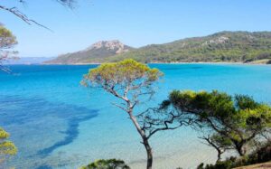 pantai-plage-de-notre-dame-di-pulau-porquerolles-yang-memikat