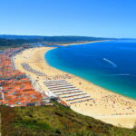 Pantai Praia da Nazaré: Keindahan Alam di Pesisir Portugal