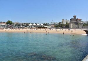 pantai-praia-do-tamariz-di-cascais-keindahan-alam-portugal