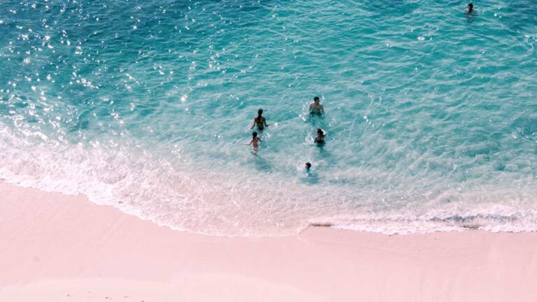 Pantai Tangier: Pesona Alam dan Keindahan Pasir Putih di Bali