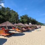 Pantai Teluk Yalong: Keindahan Alam dan Pesona Alam Tropis