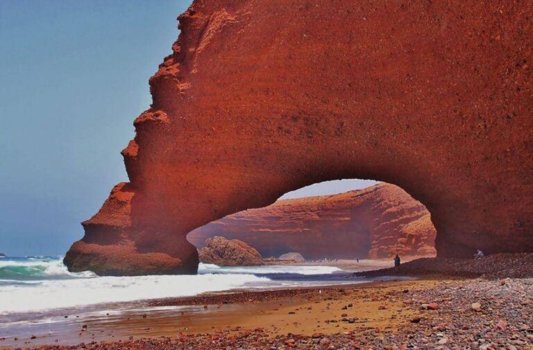 keindahan-alam-pantai-legzira-di-maroko-yang-menakjubkan