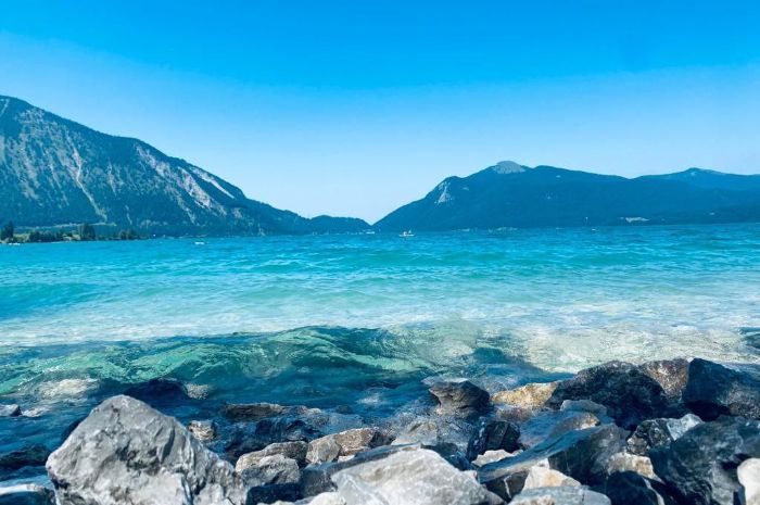 keindahan-pantai-achensee-surga-alam-di-tengah-pegunungan