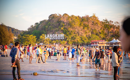 keindahan-pantai-cenang-surga-tropis-di-langkawi