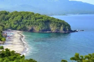 keindahan-pantai-dogs-bay-surga-tersembunyi-di-bali