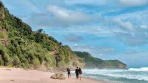 keindahan-pantai-neptun-surga-tersembunyi-di-pantai-utara-indonesia