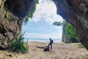 pantai-arambol-surga-tersembunyi-di-goa-yang-menawan