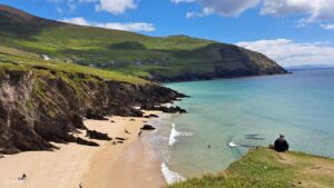 pantai-coumeenoole-keindahan-alam-yang-menawan-di-irlandia