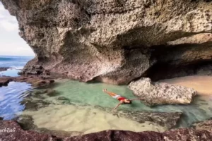 pantai-la-piscina-surga-tersembunyi-di-bali-yang-menawan