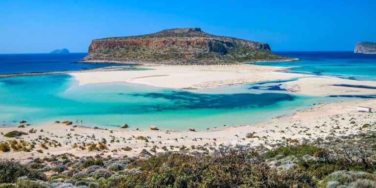 keindahan-pantai-balos-lagoon-di-kreta-yang-menawan