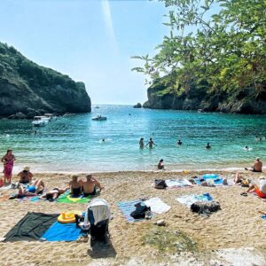 pantai-paleokastritsa-di-korfu-pesona-alam-yang-menawan